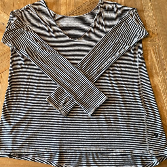 lululemon athletica Tops - Lululemon black and grey long sleeve top.